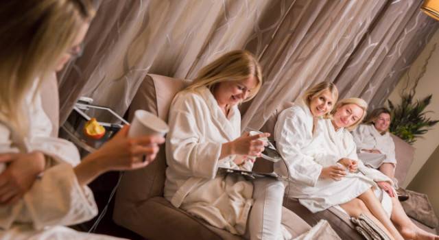 Top Spa Edmonton. Luxurious Edmonton Spa Packages. Relaxing Spa Surroundings. Spa Lounge and refreshments.